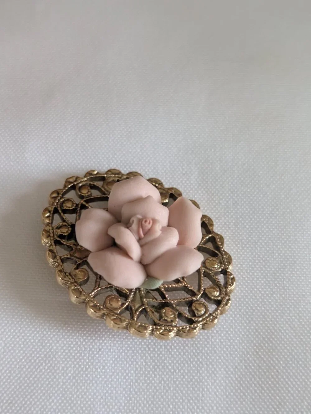 Vintage Gold Tone Filigree Pink Porcelain Carved Rose Brooch Pin